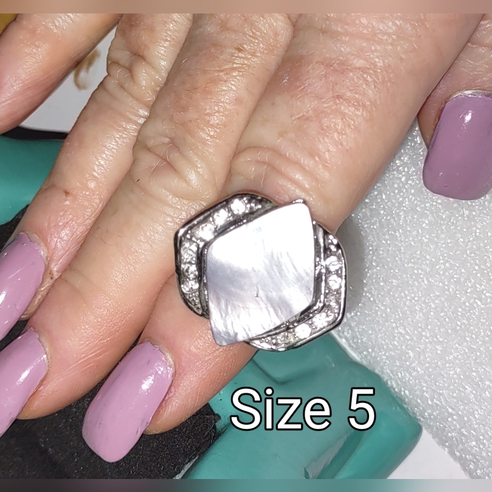 Mother of Pearl Fashion Ring